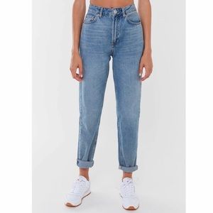 BDG High-Waisted Mom Jean – Light Wash